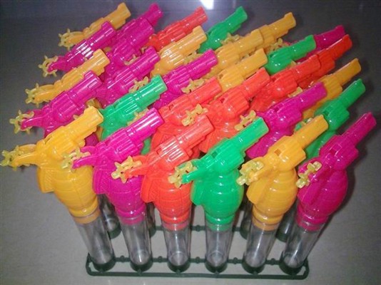 30 Zhuang the grenade whistles (Candy)