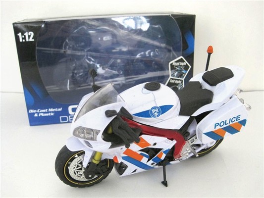 Alloy the taxiing police motorcycle with sound and light